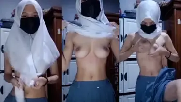 Ukhti Nina Asanti Pakai Alat Bantu Sange di Ranjang